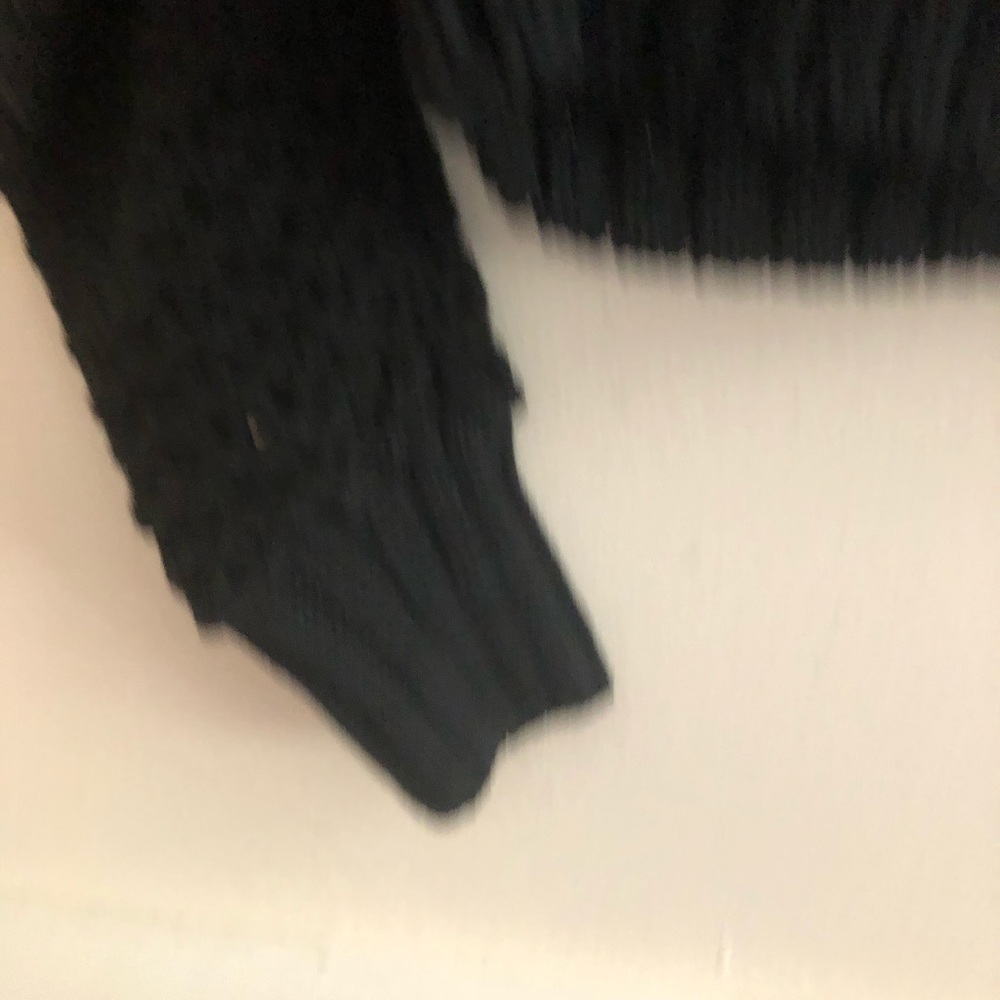Talk of the Walk - Dolman Turtleneck net cable sweater - Picture 4 of 5